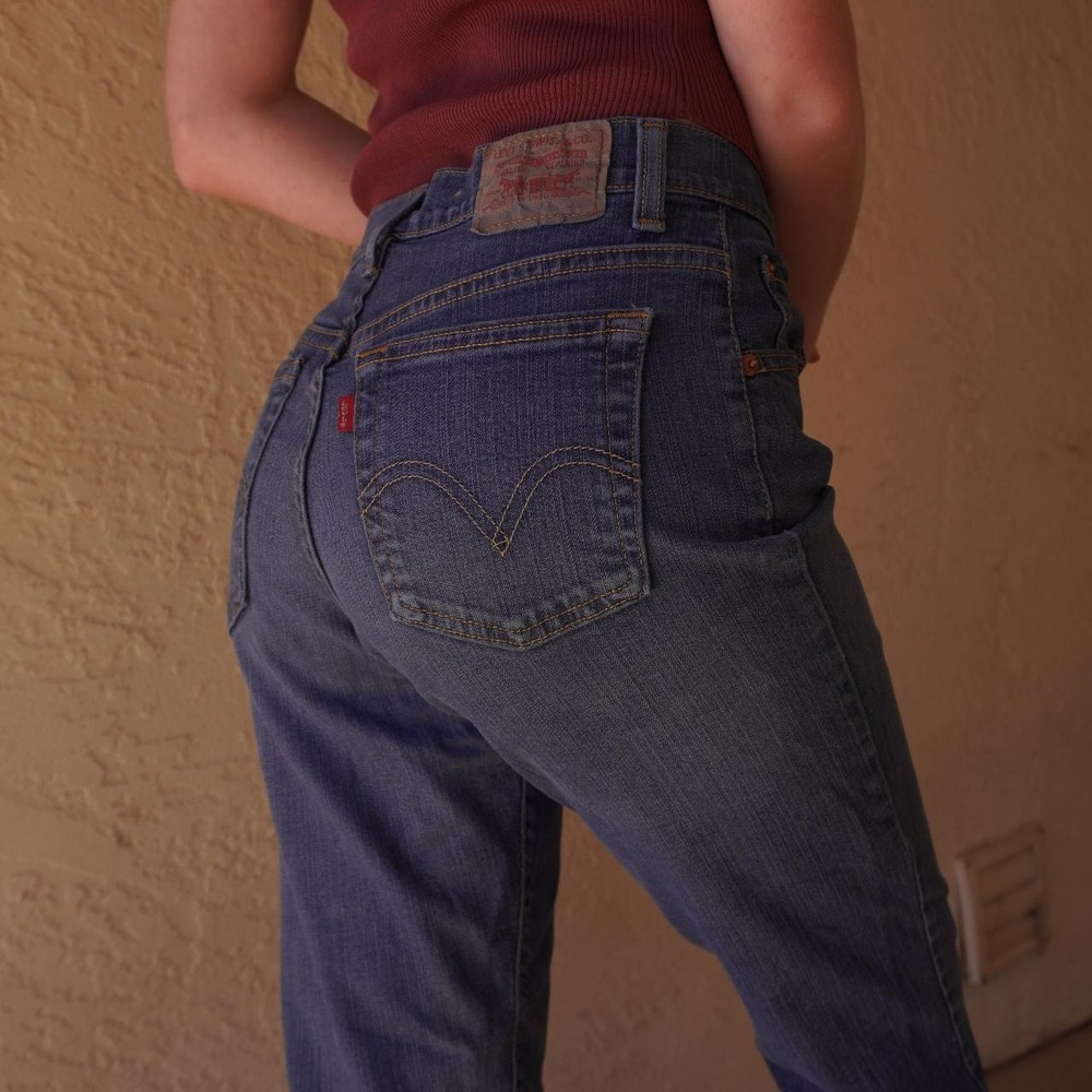 Vintage Levi's Relaxed Bootcut mid-high rise size 28"